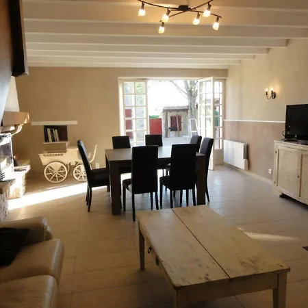 Maison En Pierres Renovee Avec Cour Close Et Terrasse Privee, Animaux Admis, Parking, Wi-fi - Fr-1-489-271 Holiday home Charroux-d'Allier