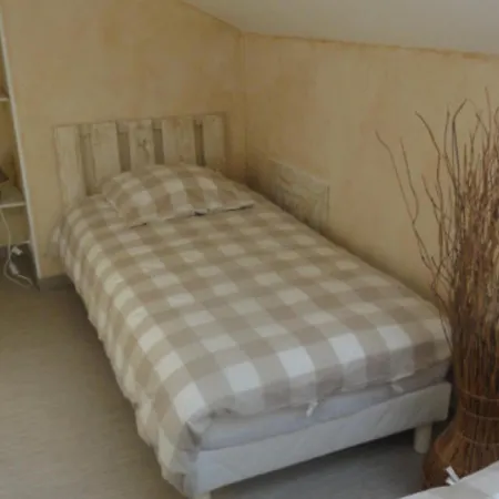 Maison En Pierres Renovee Avec Cour Close Et Terrasse Privee, Animaux Admis, Parking, Wi-fi - Fr-1-489-271 Holiday home